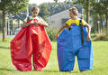 Sponsbroekenrace zeskampspel met emmers