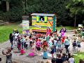 Amio en Josefien met pipowagen, kindershow (foto 2)