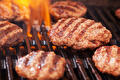 Hamburgers op de barbecue