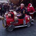 De Kerst Karrewiets, rode muziekauto
