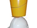Wateroverbrengspel met emmer op helm