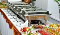 Warm buffet met chafing dishes en fruit