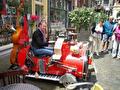De Paas Karrewiets, rode muziekauto
