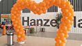 Oranje ballonnenboog in hartvorm